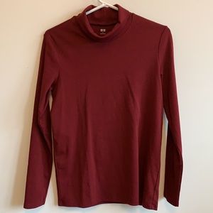 Medium Burgundy Uniqlo Turtleneck